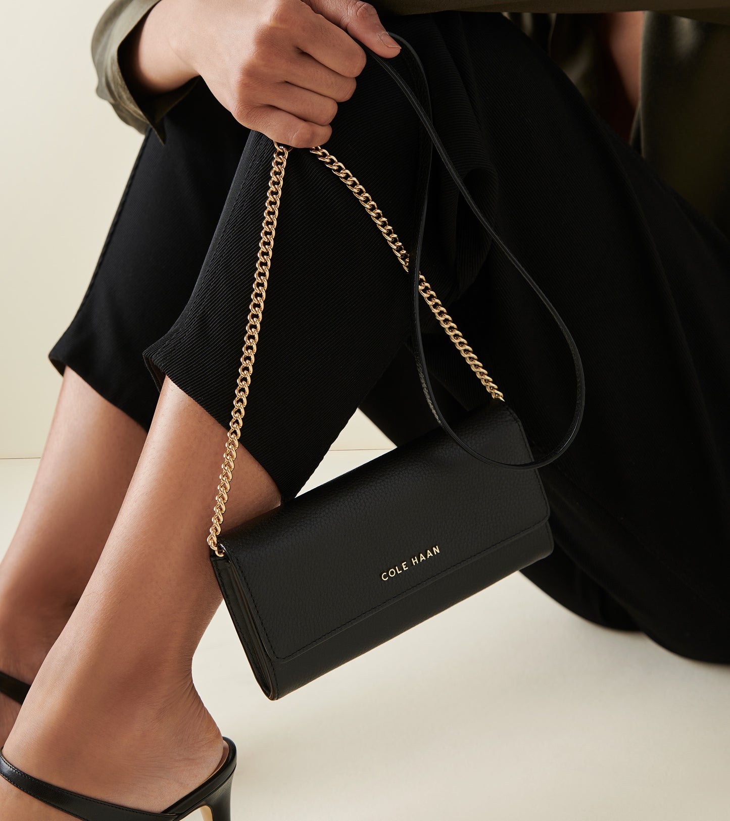 Wallet On A Chain - Style U04891 - Angle M