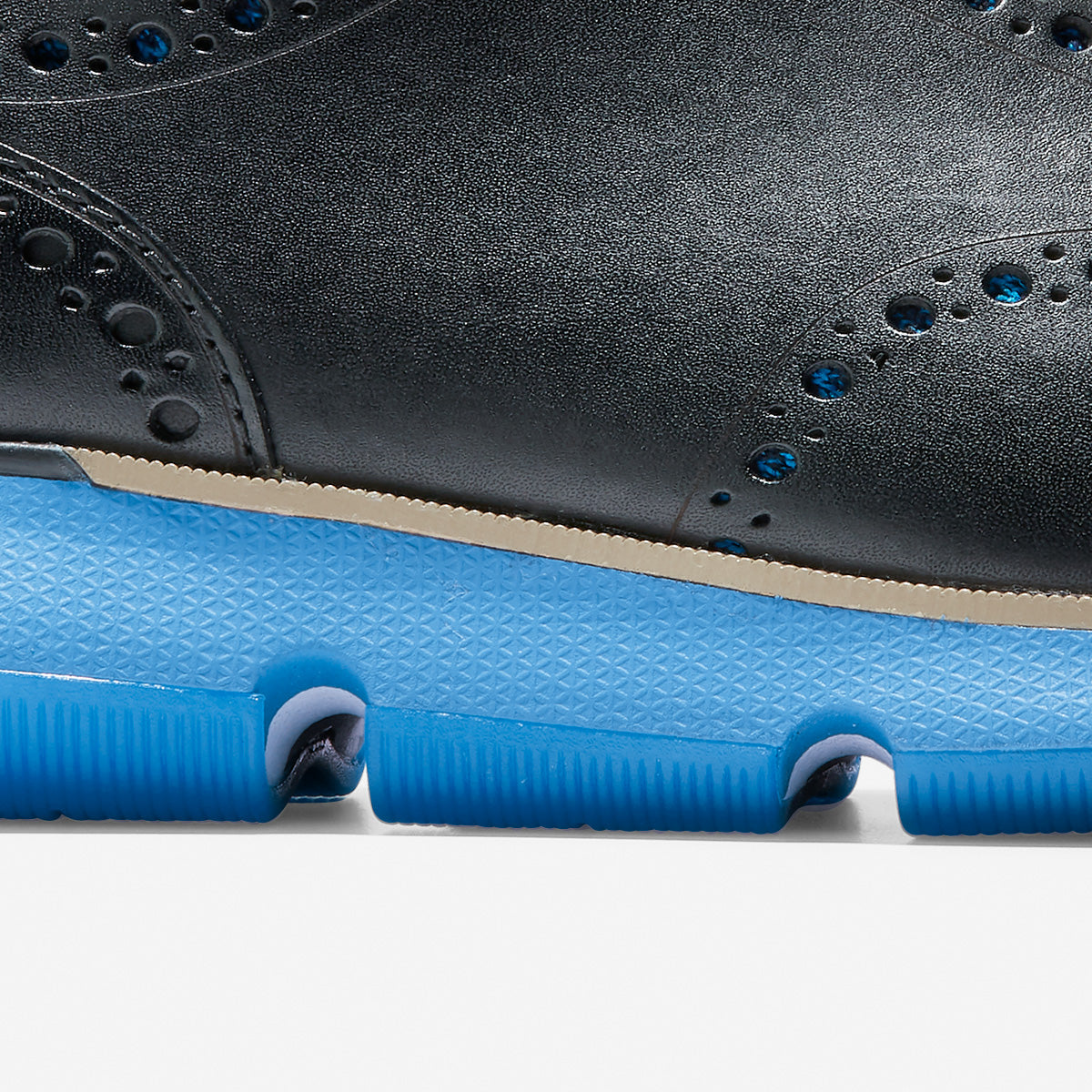 4.ZEROGRAND Wingtip Oxford C31890 BLACK ELECTRIC BLUE Cole Haan Saudi Arabia