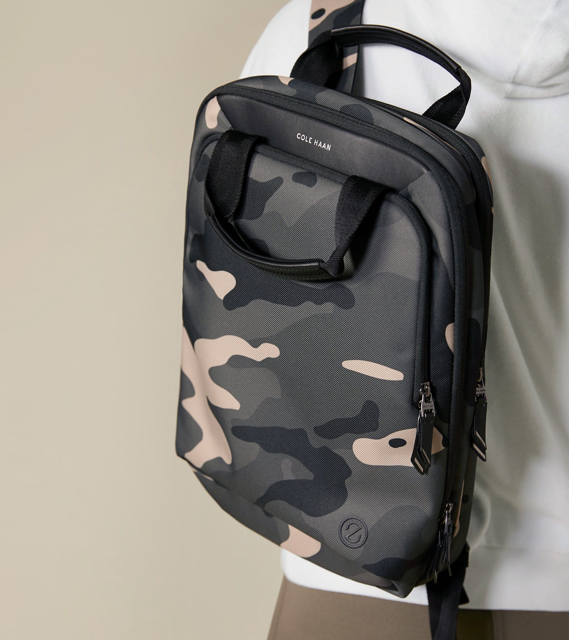 F12145-ZERØGRAND 2-in-1 Backpack-Woodland Camo